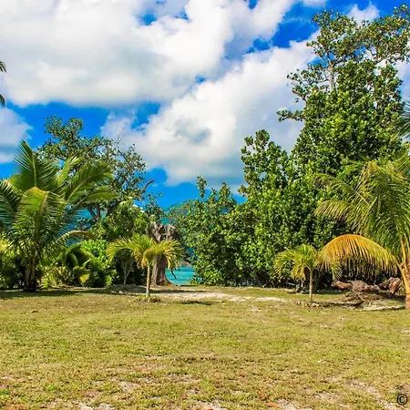 Surf Tropical Villa Takamaka Cerf Island Exterior photo